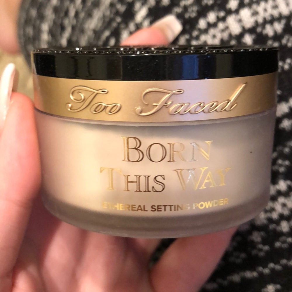 Too faced setting powder